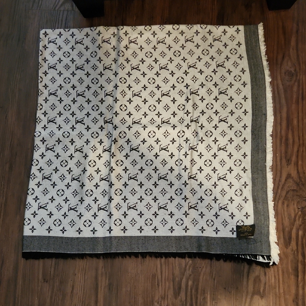 Louis Vuitton Monogram Wool+Silk Scarf/Shawl in Charcol, Silver & Light Grey - Picture 2 of 11